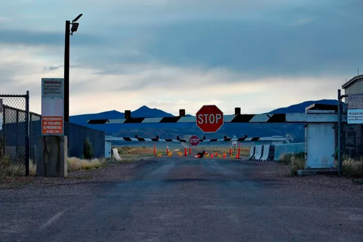 چه نظریه‌های توطئه‌ای در کانادا رایج است: از صاف بودن زمین تا تماس با فرازمینی‌ها